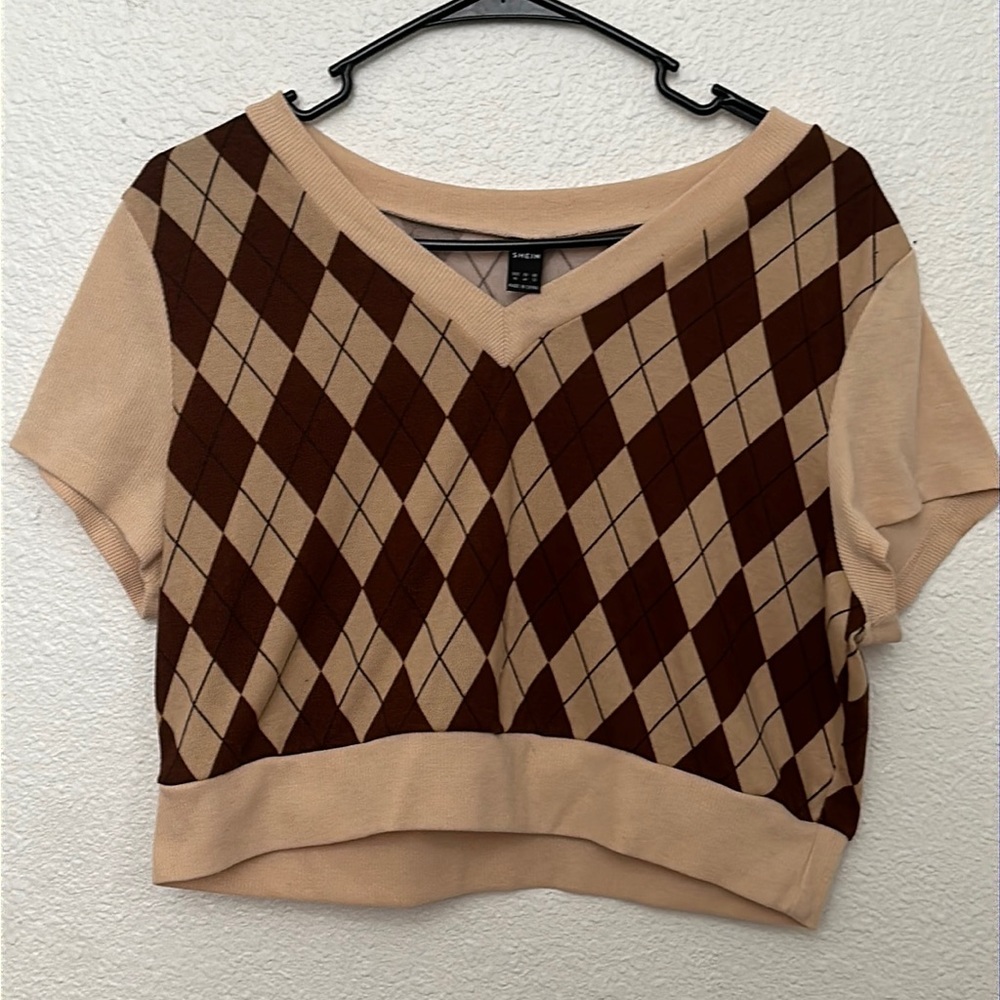 cute brown/tan argyle pullover